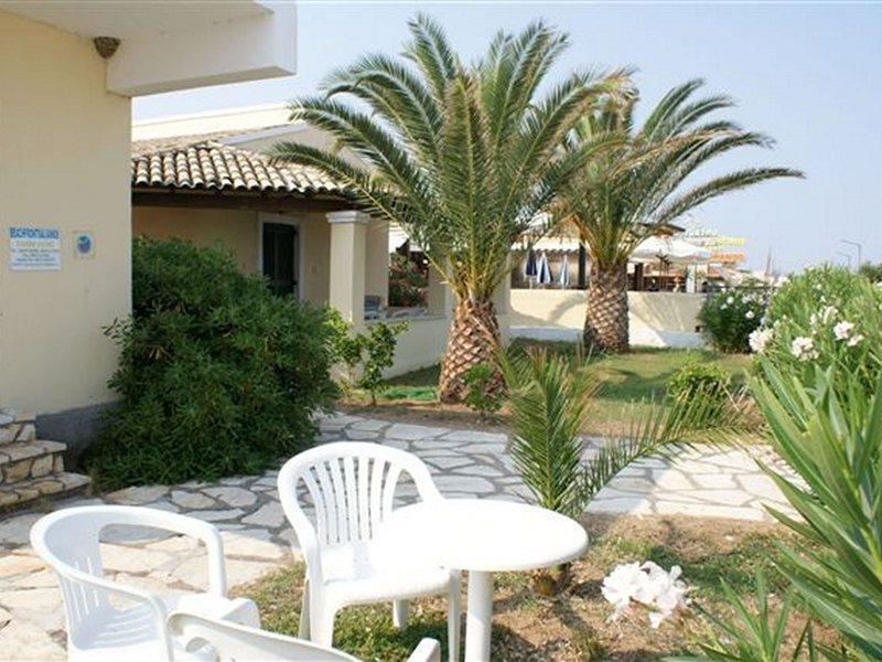 Front Salvanos Aparthotel