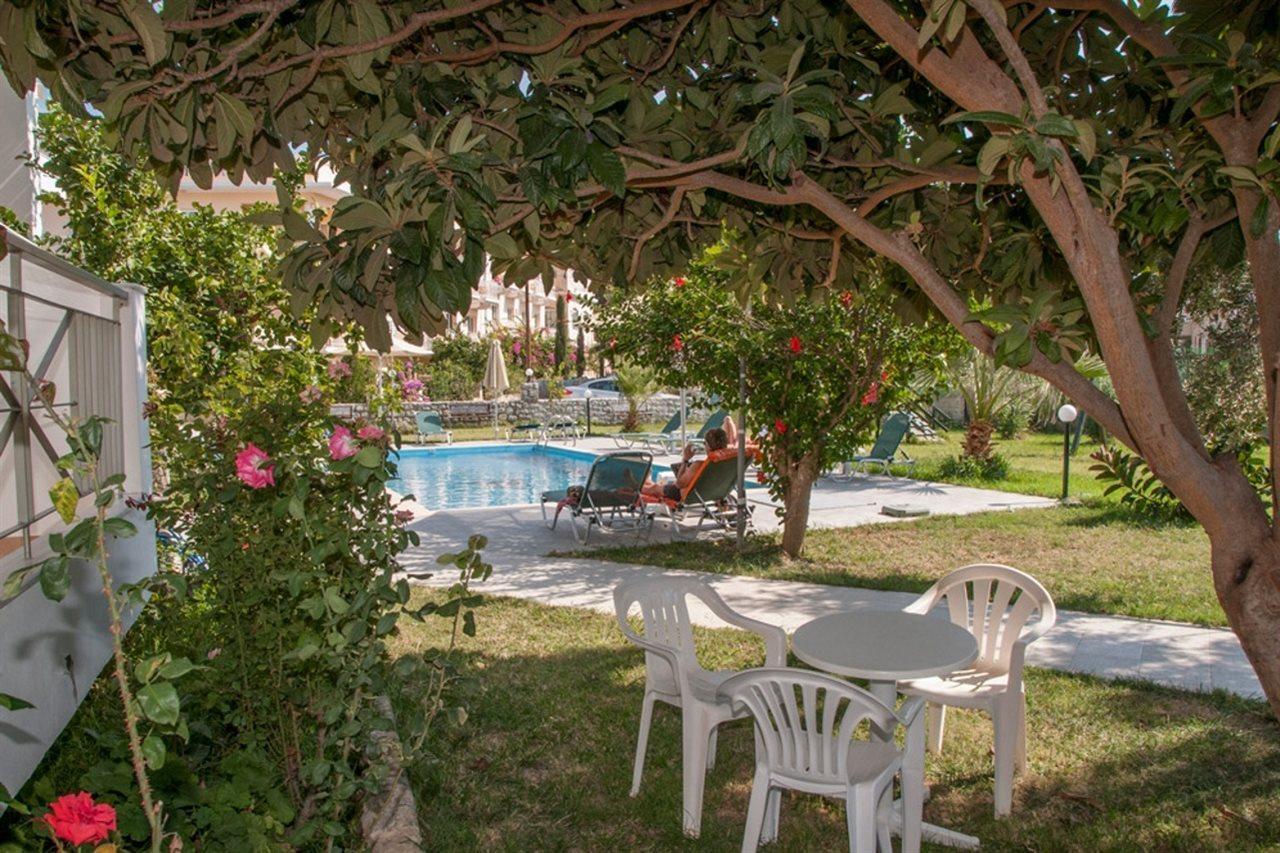 Manolis Aparthotel