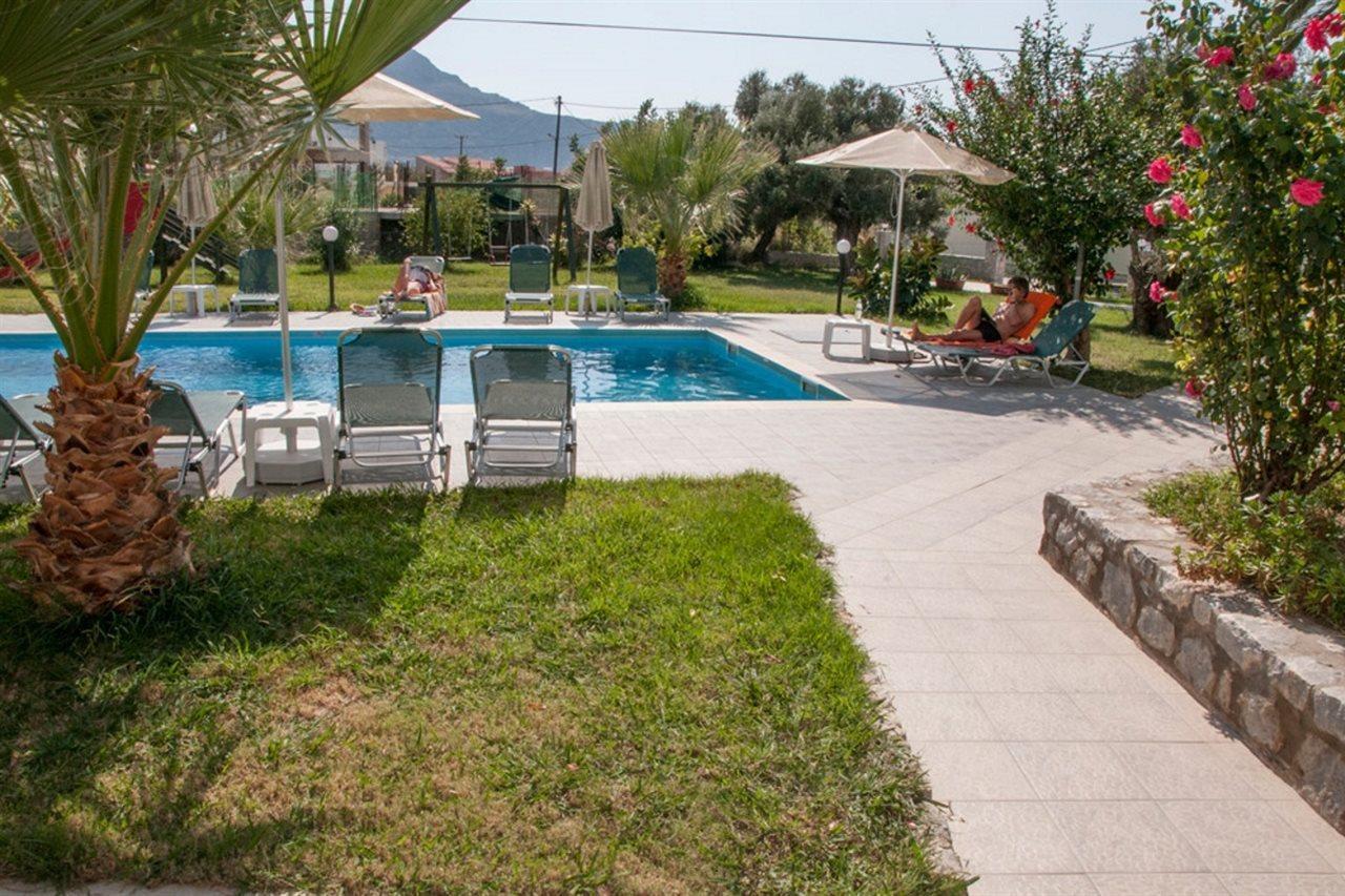 Manolis Aparthotel 3*