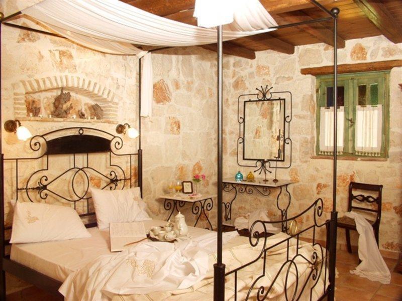 Revera Traditional Stone Villas, & * Keri