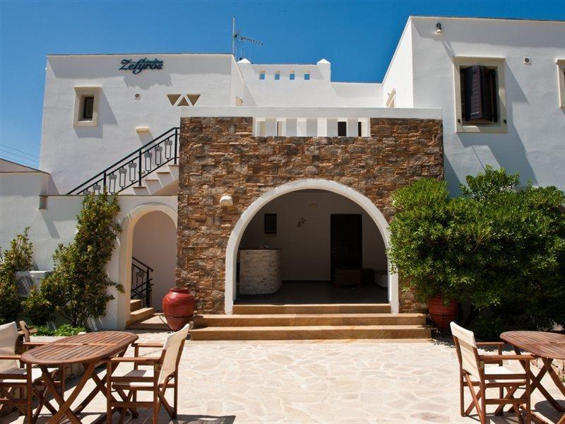 Zefyros Aparthotel