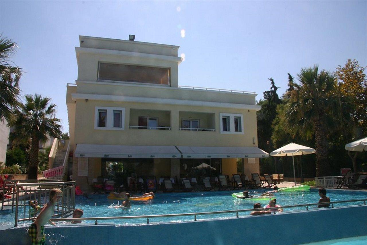Naias Aparthotel Hanioti