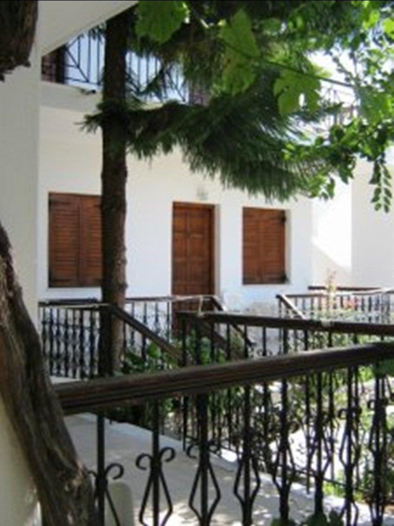Manolas Aparthotel 3*