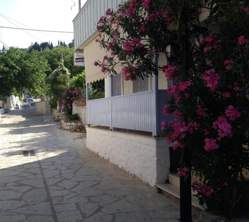 Konstantina Studios * Agios Nikitas