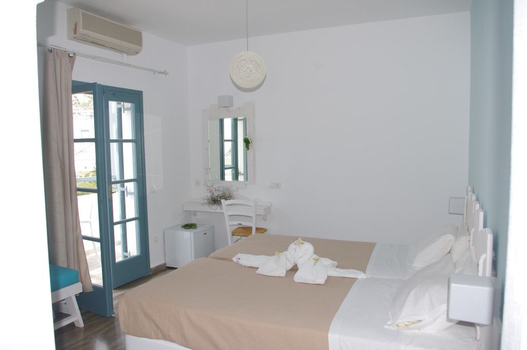 Iris Boutique Kamari (Santorini)
