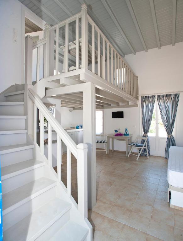 Gryparis' Club * Mykonos Town