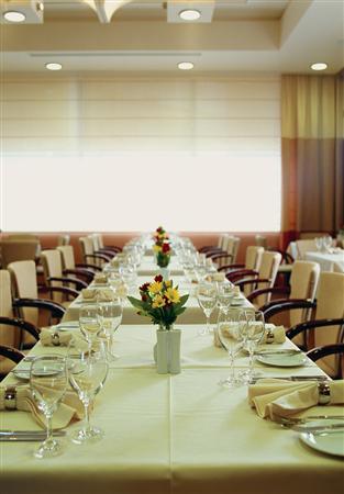 Attica Av, Airport W. By Ihg 4*