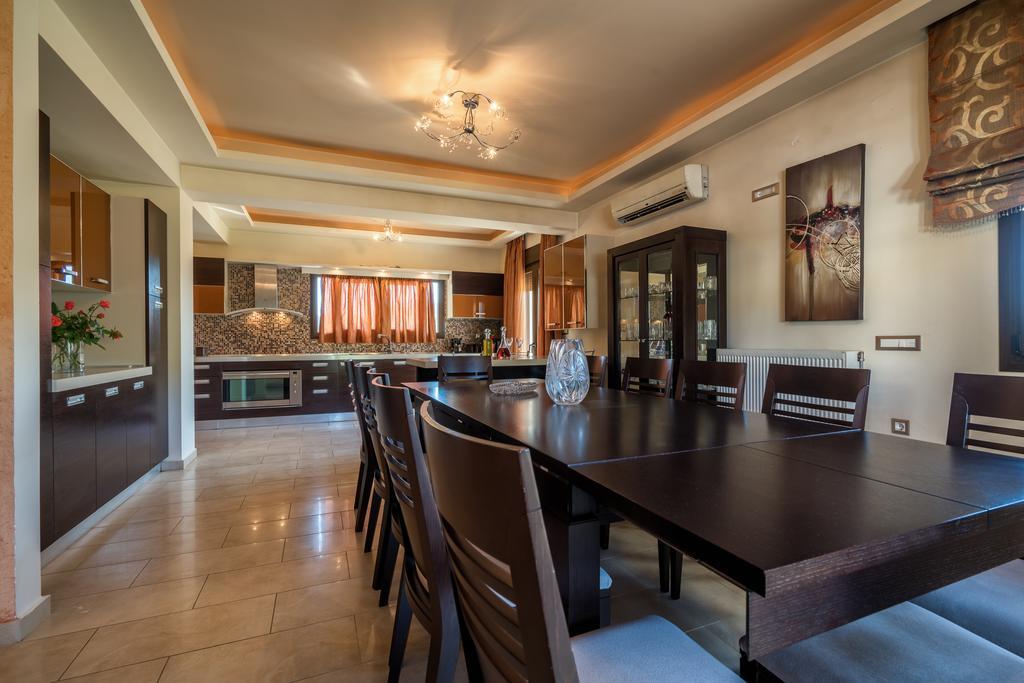 Athena's - Ideal For Large Groups, By Zantewize Holiday home