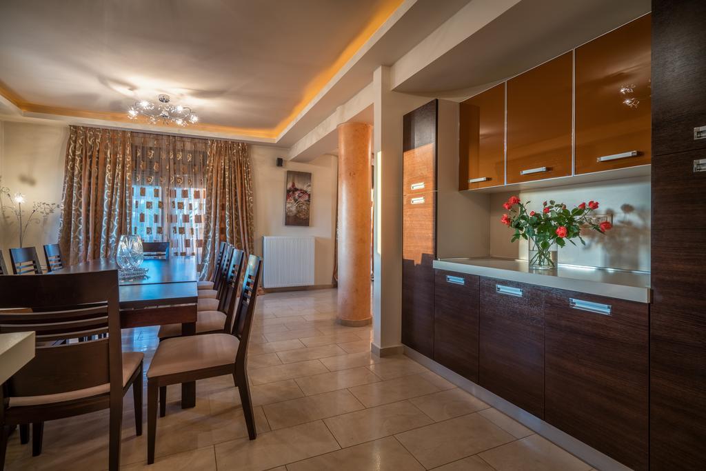 Athena's - Ideal For Large Groups, By Zantewize Holiday home