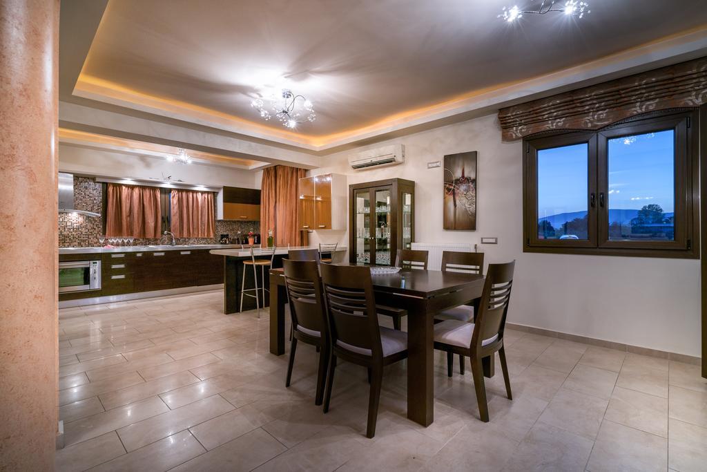 Athena's - Ideal For Large Groups, By Zantewize Holiday home *