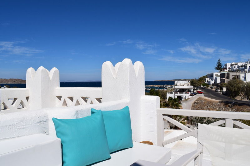 Kanale's & 4* Naousa (Paros)