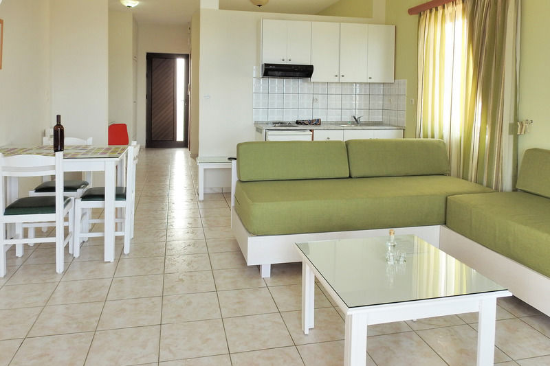 Nanakis Aparthotel 3*