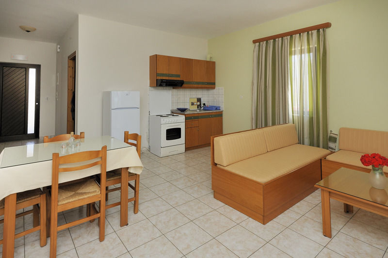 Nanakis Aparthotel 3*