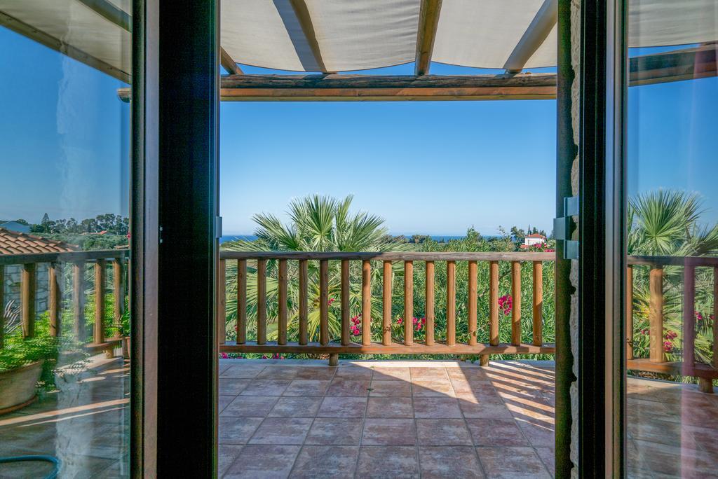Myrties Stone - Ta Petrina Farm stay *