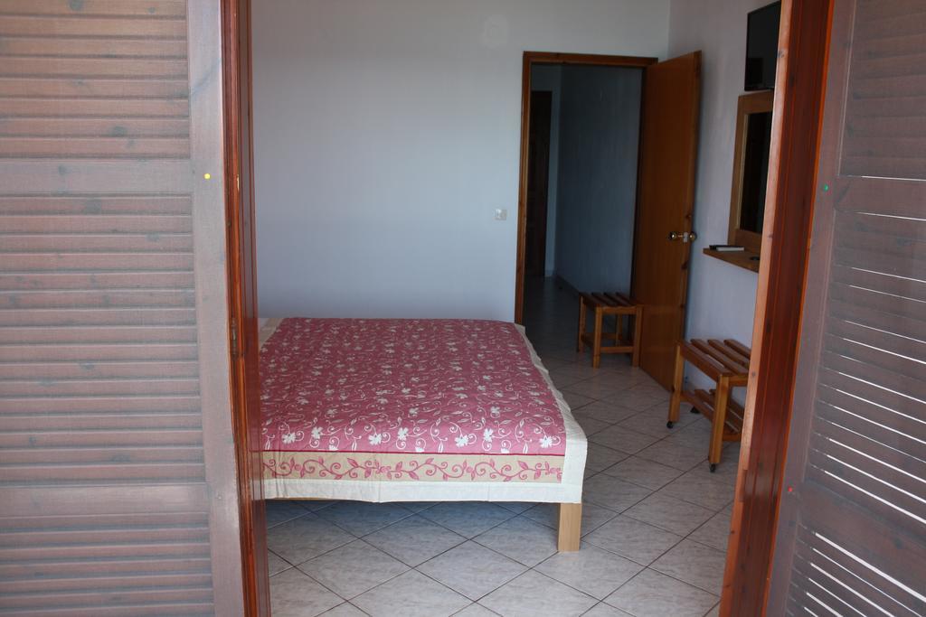 To Kyma Apartment Koinira