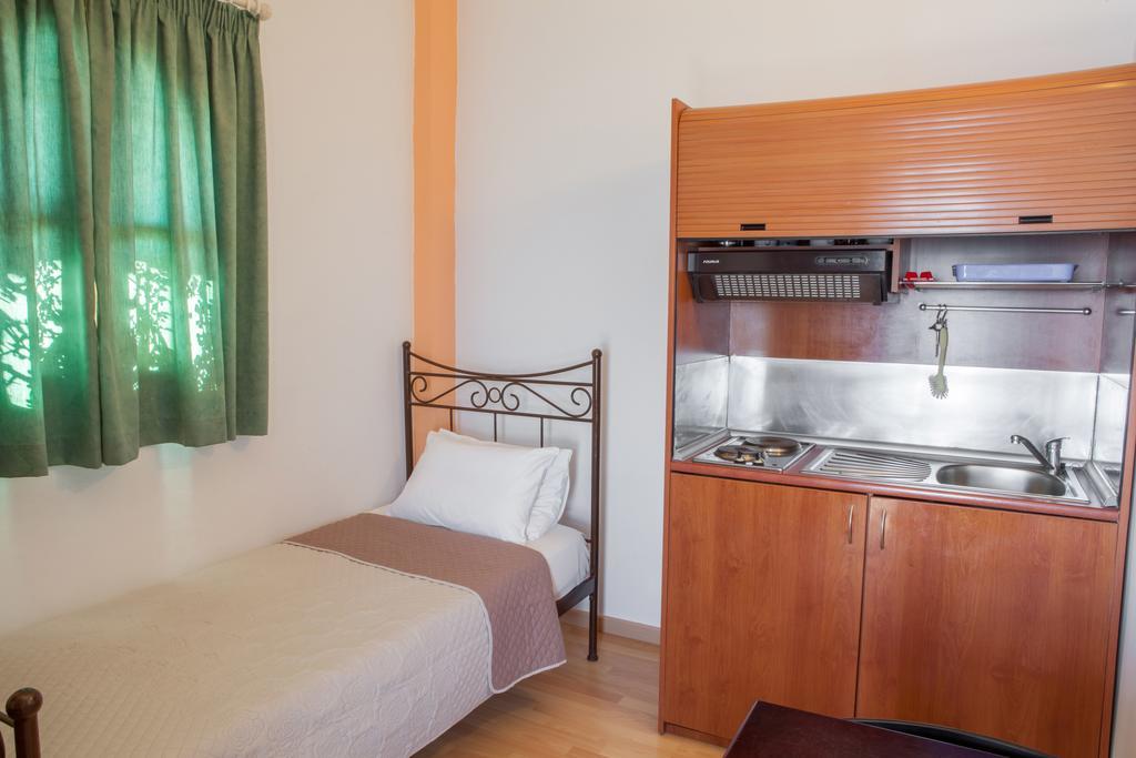 Mari & Maisonettes Apartment
