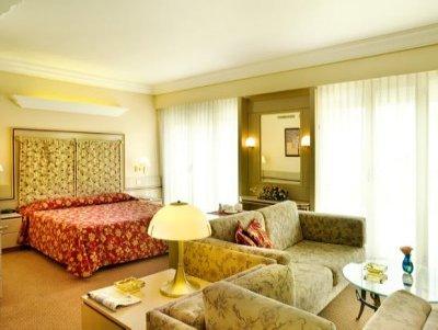 Hotel Holiday Suites 4*