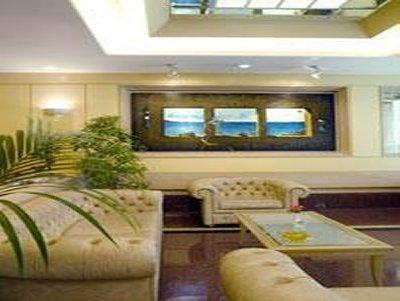 Holiday Suites Hotel 4*