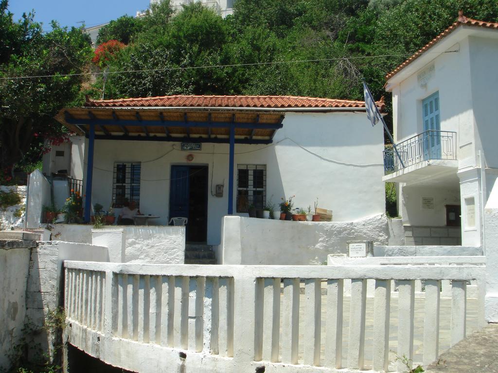 Karmi Andros Apartment Stenies