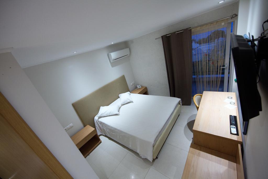 Thomas Beach Hotel 3*
