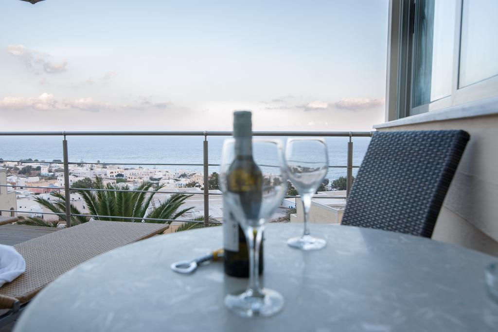 Antinea & 4* Kamari (Santorini)