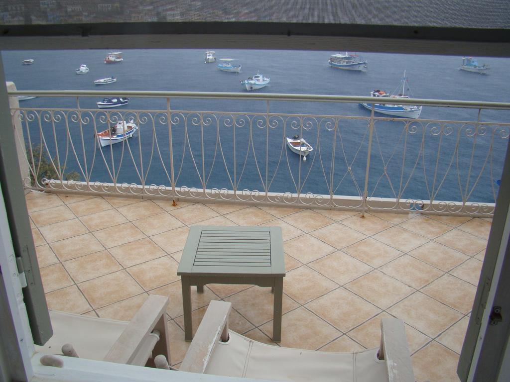 Polyxeni * Chalki Town