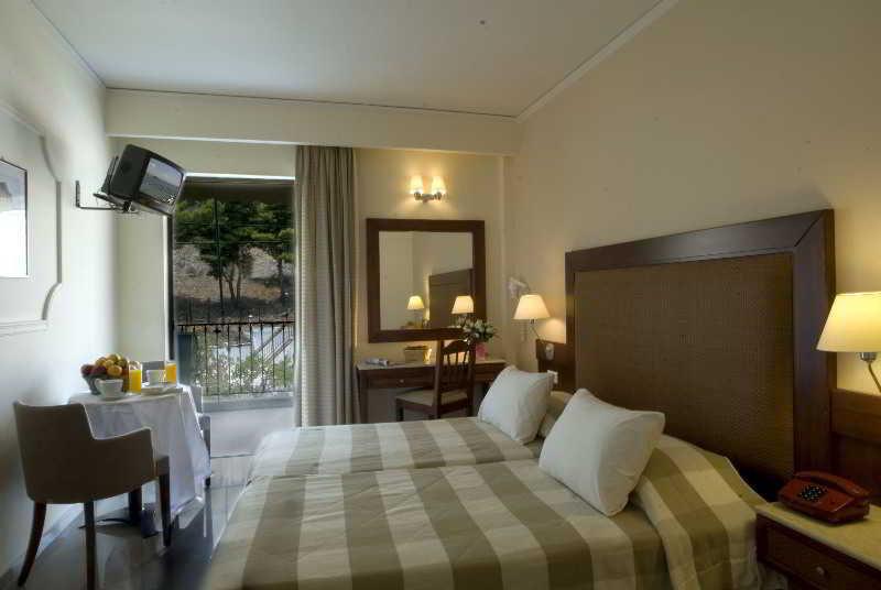 Hotel John & George 4*