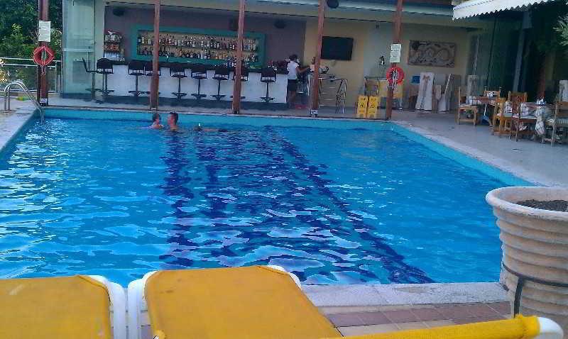 John & George Hotel 4*