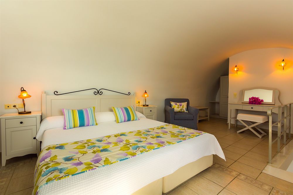 Hotel Pantheon Deluxe Imerovigli (Santorini)