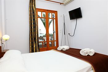 Idomeneas & Hotel 2*