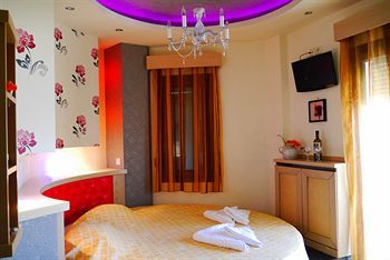 Apartment Captains Boutique