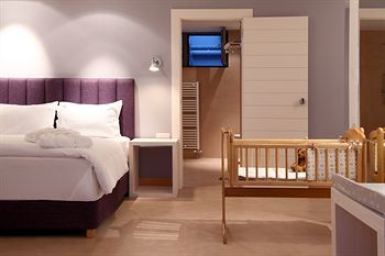 Seleni Suites Boutique Deluxe Hotel