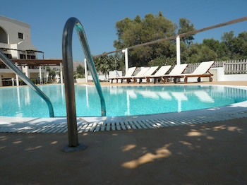 Nostos Agios Georgios (Santorini)