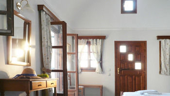 Nostos 3* Agios Georgios (Santorini)