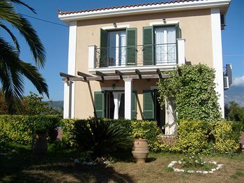 Apartment Moschona *
