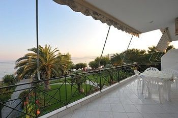 Galazia Akti Apartment