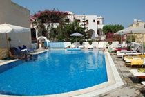 Iris Boutique Hotel Kamari (Santorini)