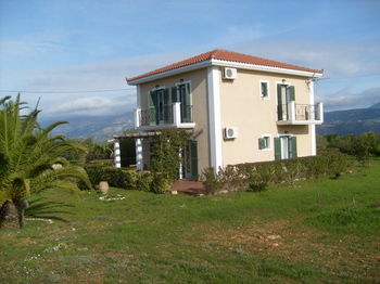 Moschona Apartment *
