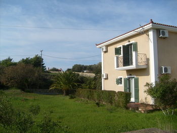 Apartment Moschona Lakithra