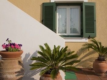 Moschona Apartment *
