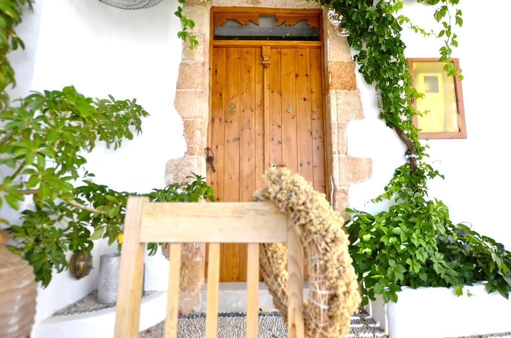 Lindos Esel Suites *