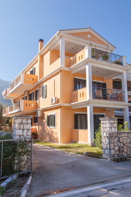 Emelia Apartment *