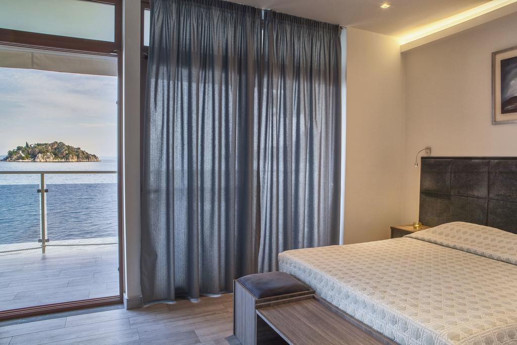 Mari & Maisonettes Apartment *