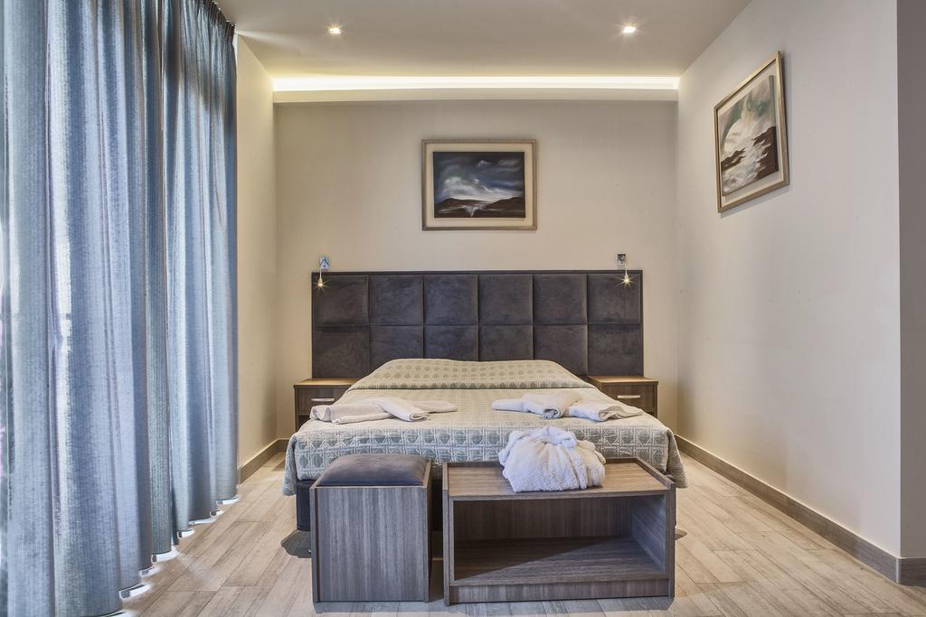 Mari & Maisonettes Tolo