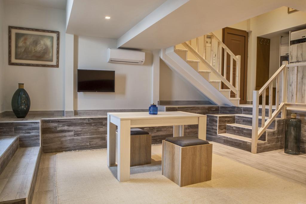 Mari & Maisonettes Tolo