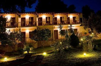 Pine Trees Aparthotel Agnontas