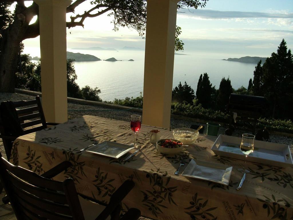 Villa With Stunning Views Near Afionas