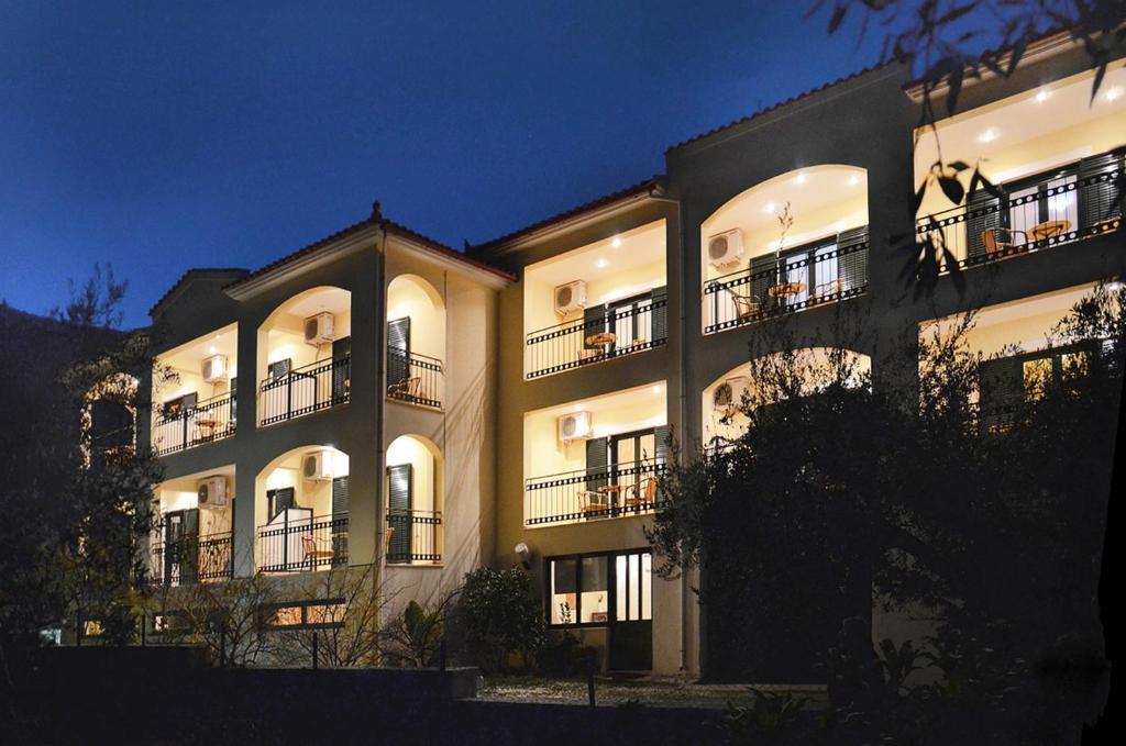 Patelis Aparthotel 3*