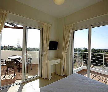 Aloni Grove - 4*