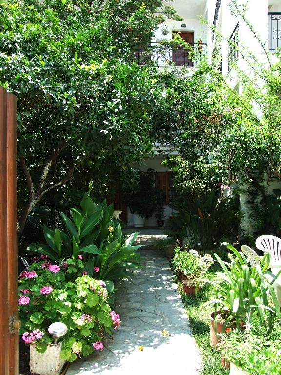 Guest house Fotinos House 3*